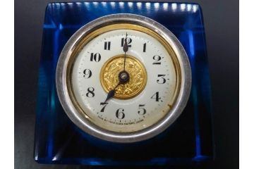 ジャンク品　戦前　東洋時計株式会社(TOYO CLOCK FACTORY)　ゼンマイ式　細やかな意匠が施されたエレガントな雰囲気溢れる置時計(置き時計、日本製、ガラス、硝子)(R-083033)