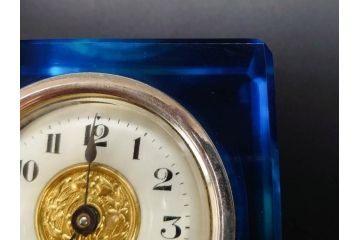 ジャンク品　戦前　東洋時計株式会社(TOYO CLOCK FACTORY)　ゼンマイ式　細やかな意匠が施されたエレガントな雰囲気溢れる置時計(置き時計、日本製、ガラス、硝子)(R-083033)
