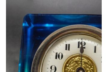 ジャンク品　戦前　東洋時計株式会社(TOYO CLOCK FACTORY)　ゼンマイ式　細やかな意匠が施されたエレガントな雰囲気溢れる置時計(置き時計、日本製、ガラス、硝子)(R-083033)