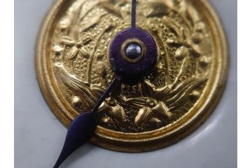 ジャンク品　戦前　東洋時計株式会社(TOYO CLOCK FACTORY)　ゼンマイ式　細やかな意匠が施されたエレガントな雰囲気溢れる置時計(置き時計、日本製、ガラス、硝子)(R-083033)