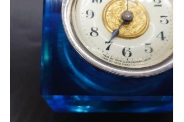 ジャンク品　戦前　東洋時計株式会社(TOYO CLOCK FACTORY)　ゼンマイ式　細やかな意匠が施されたエレガントな雰囲気溢れる置時計(置き時計、日本製、ガラス、硝子)(R-083033)
