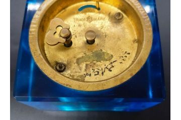 ジャンク品　戦前　東洋時計株式会社(TOYO CLOCK FACTORY)　ゼンマイ式　細やかな意匠が施されたエレガントな雰囲気溢れる置時計(置き時計、日本製、ガラス、硝子)(R-083033)