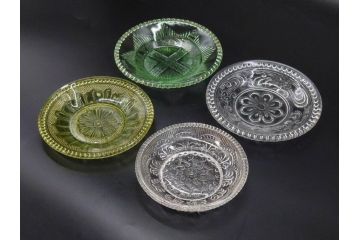 戦前　プレスガラス　ガーター勲章　様々なデザインが楽しめるガラス皿4枚セット(小皿、花、和ガラス、硝子)(R-083034)