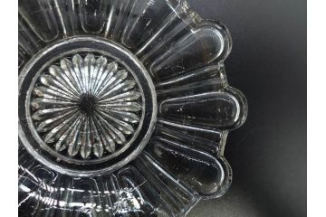 戦前　レース　お洒落なデザインが目を引くガラス皿4枚セット(菊、花、深皿、小皿、和ガラス、硝子)(R-083038)