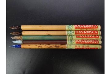 昭和初期〜昭和中期　ガラスペン　ペン皿　ペン先　インク壺　筆巻　インクペンなどまとめてセット(硝子ペン、トレー、トレイ、文房具、アオイガラスペン、葵文具製作所、替先、タマペン、日本字ペン、タチカワ、ゼブラ、インク壷、インク入れ、インキ、小物入れ)(R-083039)