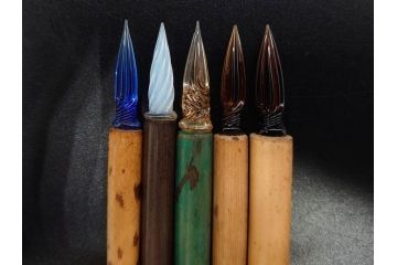 昭和初期〜昭和中期　ガラスペン　ペン皿　ペン先　インク壺　筆巻　インクペンなどまとめてセット(硝子ペン、トレー、トレイ、文房具、アオイガラスペン、葵文具製作所、替先、タマペン、日本字ペン、タチカワ、ゼブラ、インク壷、インク入れ、インキ、小物入れ)(R-083039)