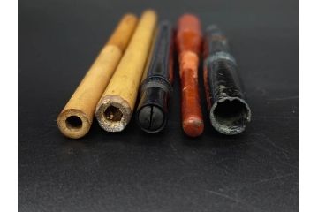 昭和初期〜昭和中期　ガラスペン　ペン皿　ペン先　インク壺　筆巻　インクペンなどまとめてセット(硝子ペン、トレー、トレイ、文房具、アオイガラスペン、葵文具製作所、替先、タマペン、日本字ペン、タチカワ、ゼブラ、インク壷、インク入れ、インキ、小物入れ)(R-083039)