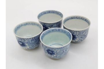 江戸期　古伊万里　染付　線描　繊細なデザインと清涼感溢れる色合いが魅力のそば猪口4客セット(蕎麦猪口、湯呑み、湯のみ、和食器)(R-083040)
