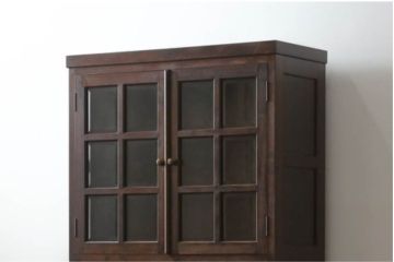 中古　松本民芸家具　G-1型面取食器棚　脚(台輪)付きリメイク　落ち着きのある洗練された佇まいが魅力のサイドキャビネット(カップボード、収納棚、戸棚、キャビネット、本箱)(R-083053)