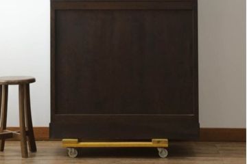 中古　松本民芸家具　G-1型面取食器棚　天板リメイク　落ち着きのある洗練された佇まいが魅力のサイドキャビネット(カップボード、収納棚、戸棚、キャビネット、本箱)(R-083054)