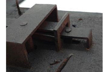 アンティーク雑貨　重厚感のある佇まいが魅力的な蔵戸の錠前金具(ディスプレイ雑貨、蔵戸パーツ)(R-083068)
