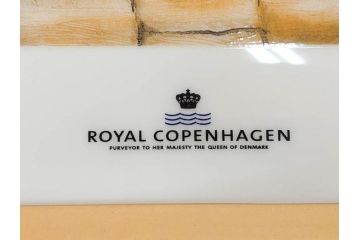 真作　デンマーク　ROYAL COPENHAGEN(ロイヤルコペンハーゲン)　藤田嗣治　レオナール・フジタ　「パンとミルクポットを持つ少女」　陶板画(女の子、フランスパン、陶額、額装)(R-083070)