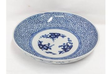 上手物　江戸期　大明成化年製　古伊万里　染付　松竹梅　1尺2寸　約36cm　蛸唐草の絵付けが見事な大皿(和食器、和皿、木箱付き、一尺二寸)(R-083071)