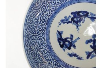 上手物　江戸期　大明成化年製　古伊万里　染付　松竹梅　1尺2寸　約36cm　蛸唐草の絵付けが見事な大皿(和食器、和皿、木箱付き、一尺二寸)(R-083071)