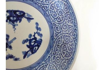 上手物　江戸期　大明成化年製　古伊万里　染付　松竹梅　1尺2寸　約36cm　蛸唐草の絵付けが見事な大皿(和食器、和皿、木箱付き、一尺二寸)(R-083071)