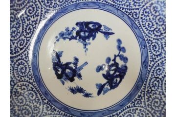 上手物　江戸期　大明成化年製　古伊万里　染付　松竹梅　1尺2寸　約36cm　蛸唐草の絵付けが見事な大皿(和食器、和皿、木箱付き、一尺二寸)(R-083071)