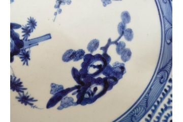上手物　江戸期　大明成化年製　古伊万里　染付　松竹梅　1尺2寸　約36cm　蛸唐草の絵付けが見事な大皿(和食器、和皿、木箱付き、一尺二寸)(R-083071)