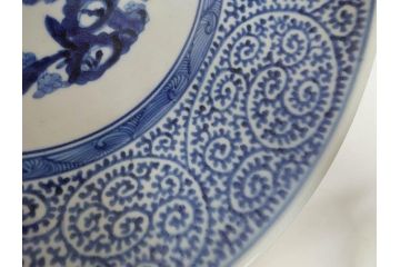 上手物　江戸期　大明成化年製　古伊万里　染付　松竹梅　1尺2寸　約36cm　蛸唐草の絵付けが見事な大皿(和食器、和皿、木箱付き、一尺二寸)(R-083071)