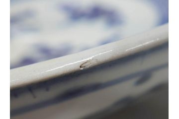 上手物　江戸期　大明成化年製　古伊万里　染付　松竹梅　1尺2寸　約36cm　蛸唐草の絵付けが見事な大皿(和食器、和皿、木箱付き、一尺二寸)(R-083071)