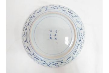 上手物　江戸期　大明成化年製　古伊万里　染付　松竹梅　1尺2寸　約36cm　蛸唐草の絵付けが見事な大皿(和食器、和皿、木箱付き、一尺二寸)(R-083071)
