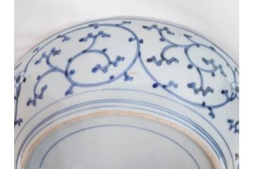 上手物　江戸期　大明成化年製　古伊万里　染付　松竹梅　1尺2寸　約36cm　蛸唐草の絵付けが見事な大皿(和食器、和皿、木箱付き、一尺二寸)(R-083071)