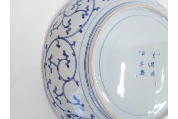 上手物　江戸期　大明成化年製　古伊万里　染付　松竹梅　1尺2寸　約36cm　蛸唐草の絵付けが見事な大皿(和食器、和皿、木箱付き、一尺二寸)(R-083071)