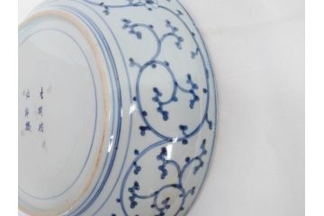 上手物　江戸期　大明成化年製　古伊万里　染付　松竹梅　1尺2寸　約36cm　蛸唐草の絵付けが見事な大皿(和食器、和皿、木箱付き、一尺二寸)(R-083071)