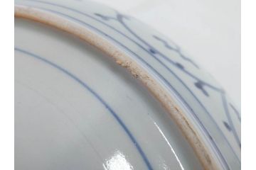上手物　江戸期　大明成化年製　古伊万里　染付　松竹梅　1尺2寸　約36cm　蛸唐草の絵付けが見事な大皿(和食器、和皿、木箱付き、一尺二寸)(R-083071)