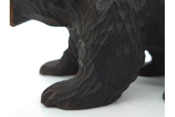 アイヌ　ガラス目　木彫りの熊(くま、クマ、置物、ディスプレイ、郷土玩具、民芸品)(R-083073)