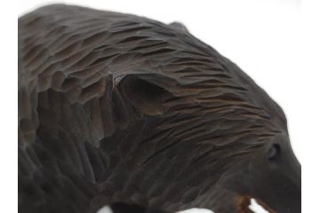 アイヌ　ガラス目　木彫りの熊(くま、クマ、置物、ディスプレイ、郷土玩具、民芸品)(R-083073)