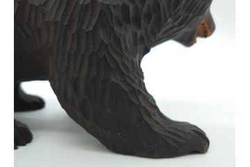 アイヌ　ガラス目　木彫りの熊(くま、クマ、置物、ディスプレイ、郷土玩具、民芸品)(R-083073)