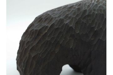 アイヌ　ガラス目　木彫りの熊(くま、クマ、置物、ディスプレイ、郷土玩具、民芸品)(R-083073)