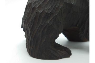 アイヌ　ガラス目　木彫りの熊(くま、クマ、置物、ディスプレイ、郷土玩具、民芸品)(R-083073)