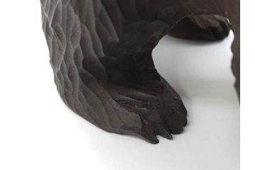 アイヌ　ガラス目　木彫りの熊(くま、クマ、置物、ディスプレイ、郷土玩具、民芸品)(R-083073)