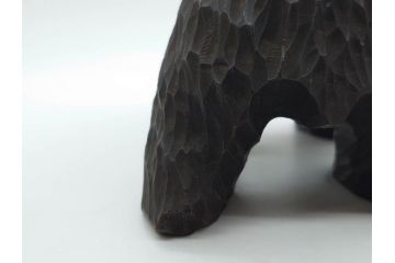 アイヌ　ガラス目　木彫りの熊(くま、クマ、置物、ディスプレイ、郷土玩具、民芸品)(R-083073)