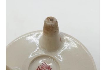 時代物　九谷焼　赤絵　福銘　龍図　細かな意匠が感じられる豪華な絵付けの三足香炉(三つ足、仏具、茶道具)(R-083074)