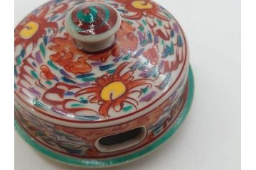時代物　九谷焼　赤絵　福銘　龍図　細かな意匠が感じられる豪華な絵付けの三足香炉(三つ足、仏具、茶道具)(R-083074)