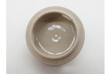 時代物　九谷焼　赤絵　福銘　龍図　細かな意匠が感じられる豪華な絵付けの三足香炉(三つ足、仏具、茶道具)(R-083074)