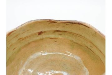 十四代　楽吉左衛門(覚入)　白薬　銘「掬水」　3.8寸　温かみを感じる色合いが魅力の茶碗(即中斎書付、抹茶碗、茶道具、茶器、和食器、共箱付き、三寸八分)(R-083085)