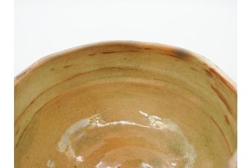 十四代　楽吉左衛門(覚入)　白薬　銘「掬水」　3.8寸　温かみを感じる色合いが魅力の茶碗(即中斎書付、抹茶碗、茶道具、茶器、和食器、共箱付き、三寸八分)(R-083085)