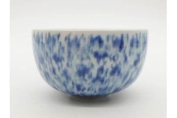 江戸期　染付　微塵唐草　松竹梅　三つ重ね　繊細に描かれた絵柄が素敵な酒杯3客セット(三ツ重、おちょこ、お猪口、ぐい呑み、湯のみ、湯呑み、盃、酒器、和食器)(R-083087)