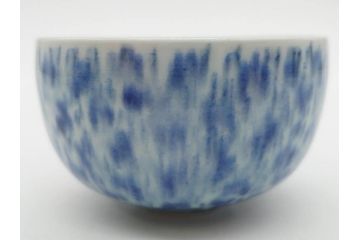 江戸期　染付　微塵唐草　松竹梅　三つ重ね　繊細に描かれた絵柄が素敵な酒杯3客セット(三ツ重、おちょこ、お猪口、ぐい呑み、湯のみ、湯呑み、盃、酒器、和食器)(R-083087)