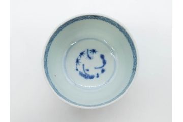 江戸期　染付　微塵唐草　松竹梅　三つ重ね　繊細に描かれた絵柄が素敵な酒杯3客セット(三ツ重、おちょこ、お猪口、ぐい呑み、湯のみ、湯呑み、盃、酒器、和食器)(R-083087)