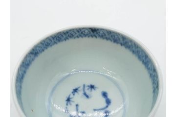 江戸期　染付　微塵唐草　松竹梅　三つ重ね　繊細に描かれた絵柄が素敵な酒杯3客セット(三ツ重、おちょこ、お猪口、ぐい呑み、湯のみ、湯呑み、盃、酒器、和食器)(R-083087)