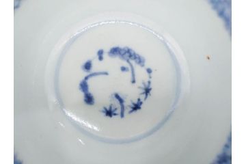 江戸期　染付　微塵唐草　松竹梅　三つ重ね　繊細に描かれた絵柄が素敵な酒杯3客セット(三ツ重、おちょこ、お猪口、ぐい呑み、湯のみ、湯呑み、盃、酒器、和食器)(R-083087)