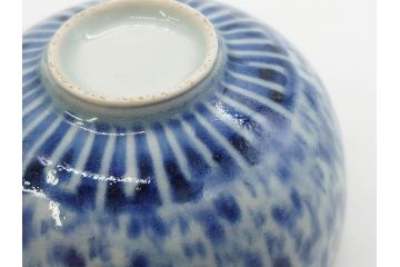 江戸期　染付　微塵唐草　松竹梅　三つ重ね　繊細に描かれた絵柄が素敵な酒杯3客セット(三ツ重、おちょこ、お猪口、ぐい呑み、湯のみ、湯呑み、盃、酒器、和食器)(R-083087)