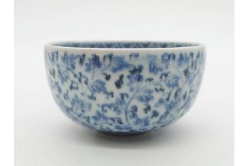 江戸期　染付　微塵唐草　松竹梅　三つ重ね　繊細に描かれた絵柄が素敵な酒杯3客セット(三ツ重、おちょこ、お猪口、ぐい呑み、湯のみ、湯呑み、盃、酒器、和食器)(R-083087)