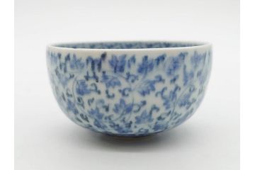 江戸期　染付　微塵唐草　松竹梅　三つ重ね　繊細に描かれた絵柄が素敵な酒杯3客セット(三ツ重、おちょこ、お猪口、ぐい呑み、湯のみ、湯呑み、盃、酒器、和食器)(R-083087)