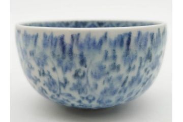 江戸期　染付　微塵唐草　松竹梅　三つ重ね　繊細に描かれた絵柄が素敵な酒杯3客セット(三ツ重、おちょこ、お猪口、ぐい呑み、湯のみ、湯呑み、盃、酒器、和食器)(R-083087)
