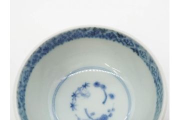 江戸期　染付　微塵唐草　松竹梅　三つ重ね　繊細に描かれた絵柄が素敵な酒杯3客セット(三ツ重、おちょこ、お猪口、ぐい呑み、湯のみ、湯呑み、盃、酒器、和食器)(R-083087)